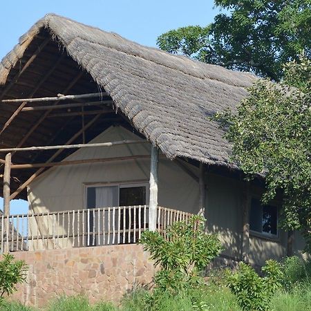 Zaina Lodge Wa 外观 照片